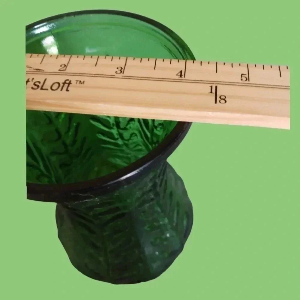 Vtg emerald green glass vase